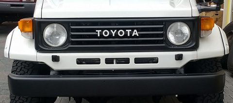 ランクル70　TOYOTA文字グリル＆フロントバンパー  マッドブラック塗装